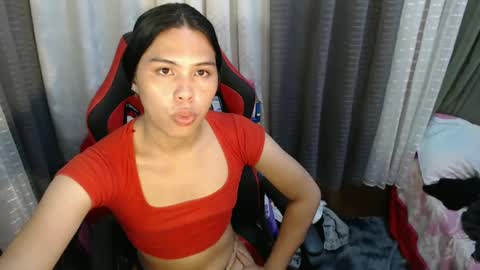 Snapshot of asian_boy_ralph143 chatting on December 2, 4:42 am ELLE dont forget to follow and thumbs up online show from December 2, 4:42 am