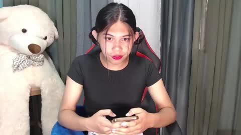 Snapshot of asian_boy_ralph143 chatting on December 17, 2:23 am ELLE dont forget to follow and thumbs up online show from December 17, 2:23 am