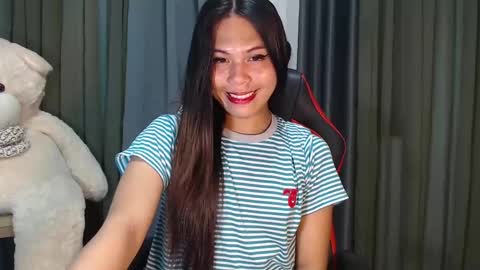 Snapshot of asian_boy_ralph143 chatting on December 29, 12:01 pm ELLE dont forget to follow and thumbs up online show from December 29, 12:01 pm