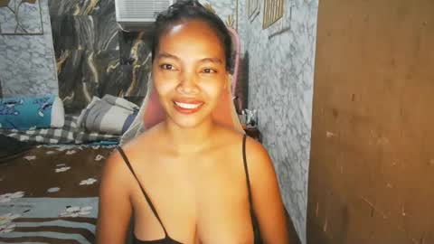 Snapshot of asian_janeth chatting on February 24, 10:30 pm im janeth single mom online show from February 24, 10:30 pm