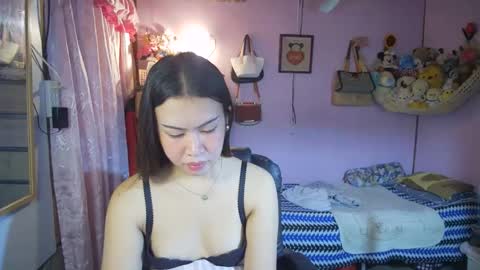 Snapshot of asian_llory chatting on March 4, 1:33 am asian_llory online show from March 4, 1:33 am