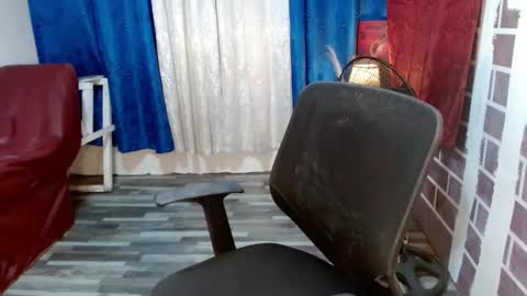 Snapshot of asian_petit19 chatting on January 10, 11:29 pm Lovely online show from January 10, 11:29 pm