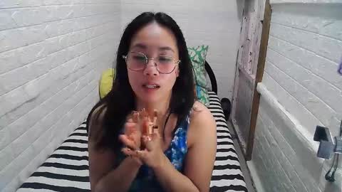 Snapshot of asian_sexydimples chatting on February 13, 11:37 pm Trixie online show from February 13, 11:37 pm