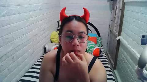 Snapshot of asian_sexydimples chatting on November 2, 11:34 am Trixie online show from November 2, 11:34 am