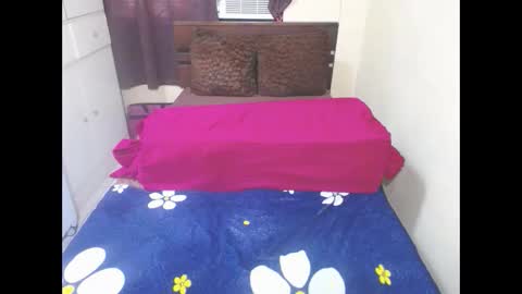 Snapshot of asiantightxoxo chatting on December 2, 12:05 am asiantightxoxo online show from December 2, 12:05 am