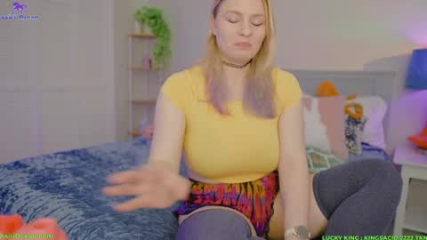 Asiri   pronounced Ah-siri Please no nicknames   3 online show from April 2, 4:04 pm