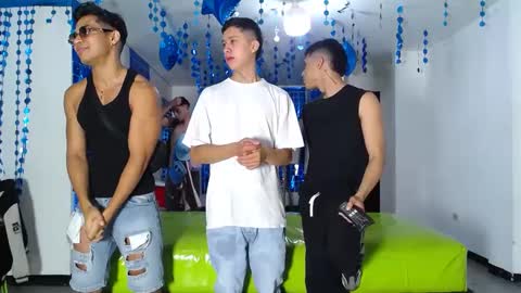 THOMAS AND DAMIAND online show from February 21, 12:05 am