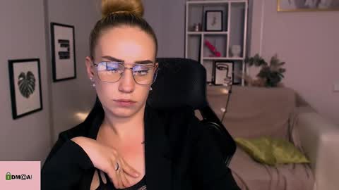 Snapshot of asol_muah chatting on January 3, 3:27 am Asol online show from January 3, 3:27 am