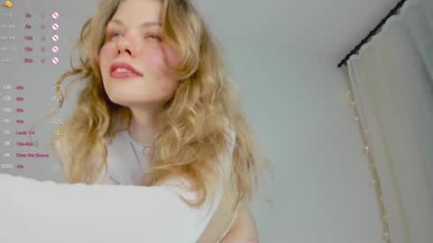 Snapshot of ass_latte chatting on January 19, 1:43 am Sasha online show from January 19, 1:43 am