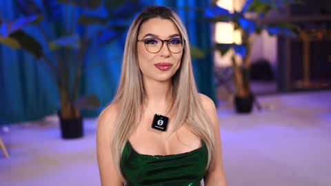 Snapshot of assmerising chatting on December 19, 7:40 pm Starting 930 PM EU TIME online show from December 19, 7:40 pm