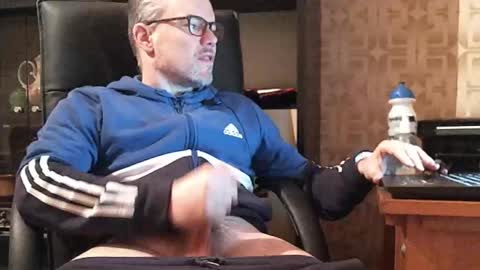 Snapshot of asterion51 chatting on December 19, 5:31 pm asterion51 online show from December 19, 5:31 pm