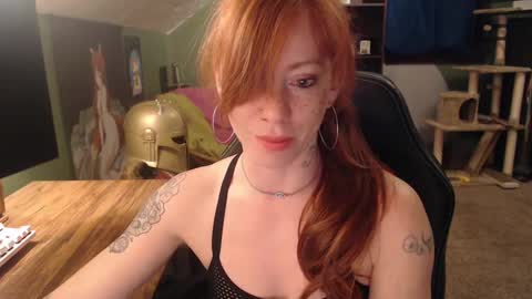 Snapshot of astraeasiren chatting on January 2, 5:03 am AstraeaSiren online show from January 2, 5:03 am