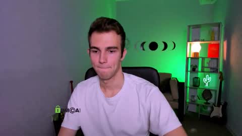 astren online show from December 3, 1:31 pm