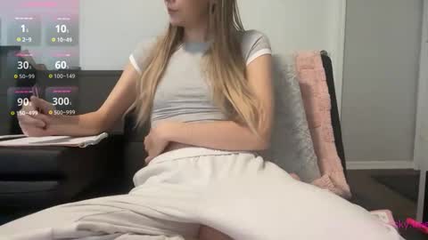 Snapshot of astrid_sky chatting on November 2, 6:32 pm Astrid Sky online show from November 2, 6:32 pm