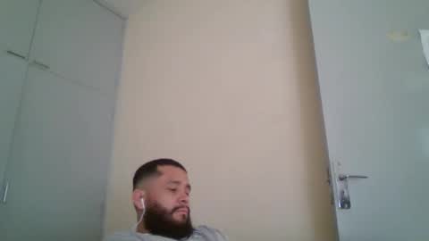 Snapshot of astro_boy_01 chatting on May 3, 7:31 pm astro_boy_01 online show from May 3, 7:31 pm