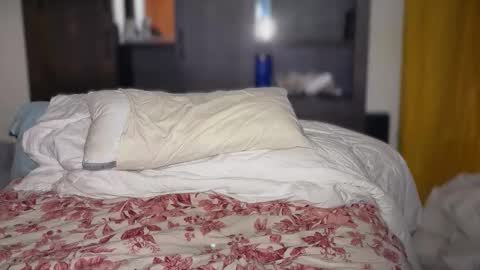 astro_n_tatiana online show from December 15, 4:39 am