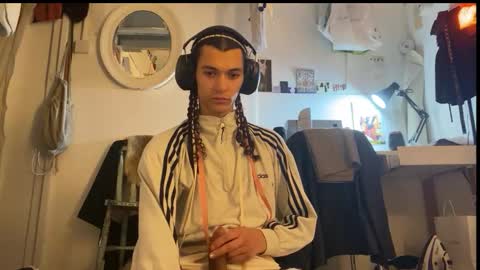 Snapshot of astrodoll chatting on January 9, 5:43 pm Astro Doll online show from January 9, 5:43 pm