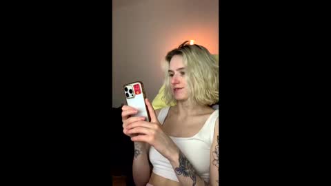 Snapshot of asya_new chatting on December 3, 2:37 pm asya_new online show from December 3, 2:37 pm