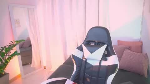 Snapshot of atena676 chatting on November 30, 3:32 am atena676 online show from November 30, 3:32 am