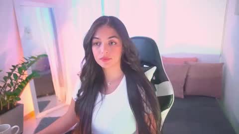 Snapshot of atena676 chatting on December 4, 9:01 pm atena676 online show from December 4, 9:01 pm