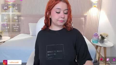 Snapshot of atena_cuteee chatting on December 17, 2:23 pm sofia online show from December 17, 2:23 pm