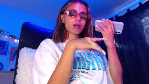 Snapshot of ateneasairce chatting on December 8, 3:13 pm Atenea online show from December 8, 3:13 pm