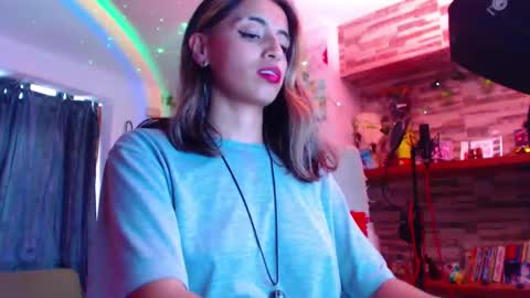 Snapshot of ateneasairce chatting on February 7, 8:53 pm Atenea online show from February 7, 8:53 pm