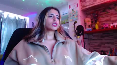 Snapshot of ateneasairce chatting on March 2, 4:21 pm Atenea online show from March 2, 4:21 pm