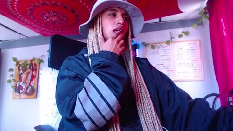 Snapshot of ateneasairce chatting on October 22, 1:33 pm Atenea online show from October 22, 1:33 pm