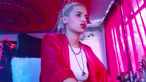 Snapshot of ateneasairce chatting on November 17, 1:28 pm Atenea online show from November 17, 1:28 pm