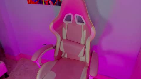 Snapshot of athenea__fox chatting on October 5, 11:30 am athenea__fox online show from October 5, 11:30 am