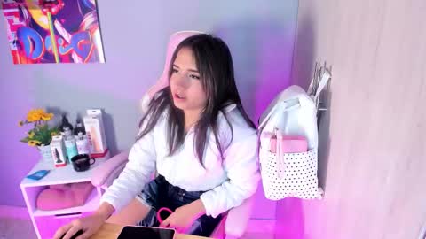 Snapshot of athenea__fox chatting on November 17, 12:00 pm athenea__fox online show from November 17, 12:00 pm