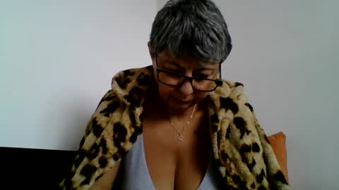 Snapshot of atikaarea chatting on December 3, 10:50 am atikaarea online show from December 3, 10:50 am