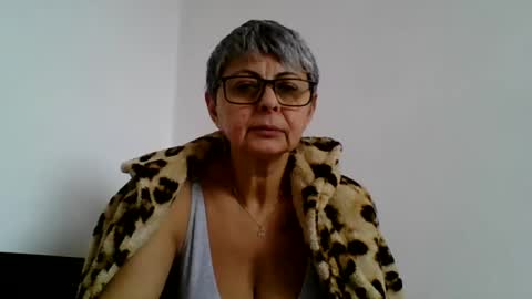 Snapshot of atikaarea chatting on December 4, 8:34 am atikaarea online show from December 4, 8:34 am