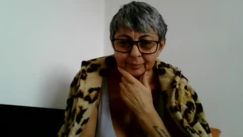 Snapshot of atikaarea chatting on December 4, 12:03 pm atikaarea online show from December 4, 12:03 pm