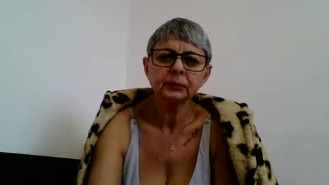 Snapshot of atikaarea chatting on December 9, 11:26 am atikaarea online show from December 9, 11:26 am