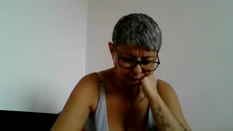 Snapshot of atikaarea chatting on December 10, 10:49 am atikaarea online show from December 10, 10:49 am