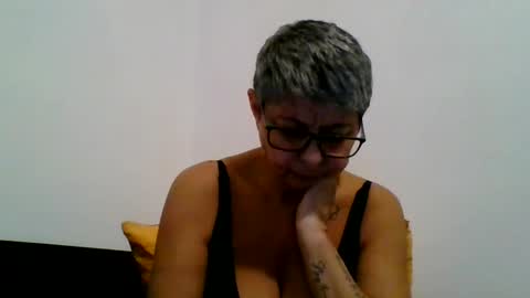 Snapshot of atikaarea chatting on December 21, 4:03 pm atikaarea online show from December 21, 4:03 pm