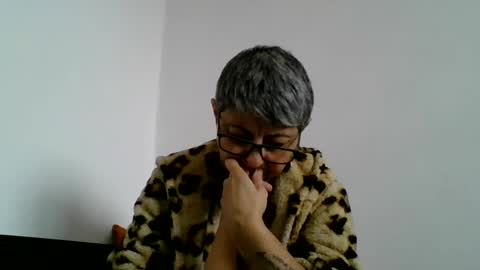 Snapshot of atikaarea chatting on December 23, 10:53 am atikaarea online show from December 23, 10:53 am