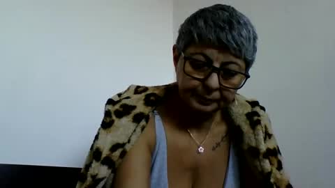 Snapshot of atikaarea chatting on January 2, 10:05 am atikaarea online show from January 2, 10:05 am