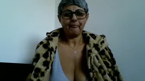 Snapshot of atikaarea chatting on January 2, 1:51 pm atikaarea online show from January 2, 1:51 pm