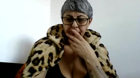 Snapshot of atikaarea chatting on January 5, 11:59 am atikaarea online show from January 5, 11:59 am