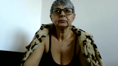 Snapshot of atikaarea chatting on January 6, 11:29 am atikaarea online show from January 6, 11:29 am