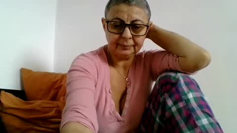 Snapshot of atikaarea chatting on January 13, 11:41 am atikaarea online show from January 13, 11:41 am