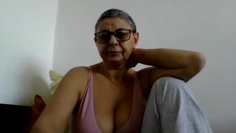 Snapshot of atikaarea chatting on January 28, 9:19 am atikaarea online show from January 28, 9:19 am