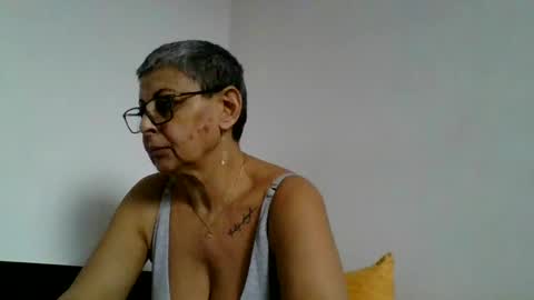 Snapshot of atikaarea chatting on February 6, 10:59 am atikaarea online show from February 6, 10:59 am