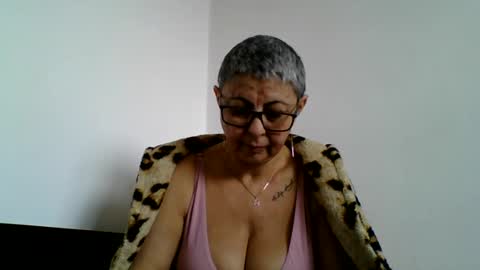 Snapshot of atikaarea chatting on February 7, 9:05 am atikaarea online show from February 7, 9:05 am