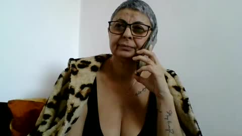 Snapshot of atikaarea chatting on February 12, 12:55 pm atikaarea online show from February 12, 12:55 pm