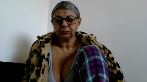 Snapshot of atikaarea chatting on February 14, 11:53 am atikaarea online show from February 14, 11:53 am