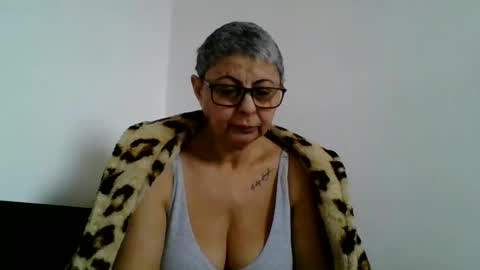 Snapshot of atikaarea chatting on February 15, 11:28 am atikaarea online show from February 15, 11:28 am